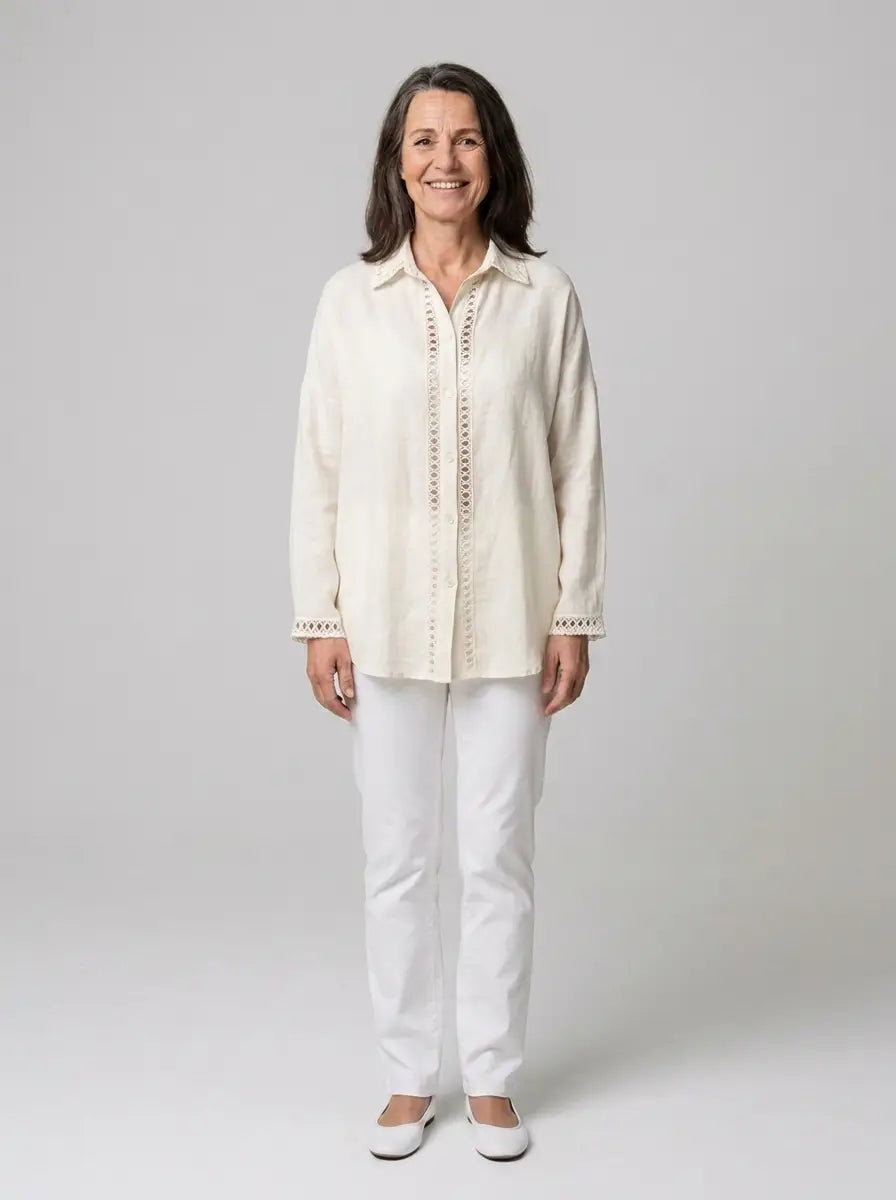 Avelisse – Airy shirt with elegant lace details