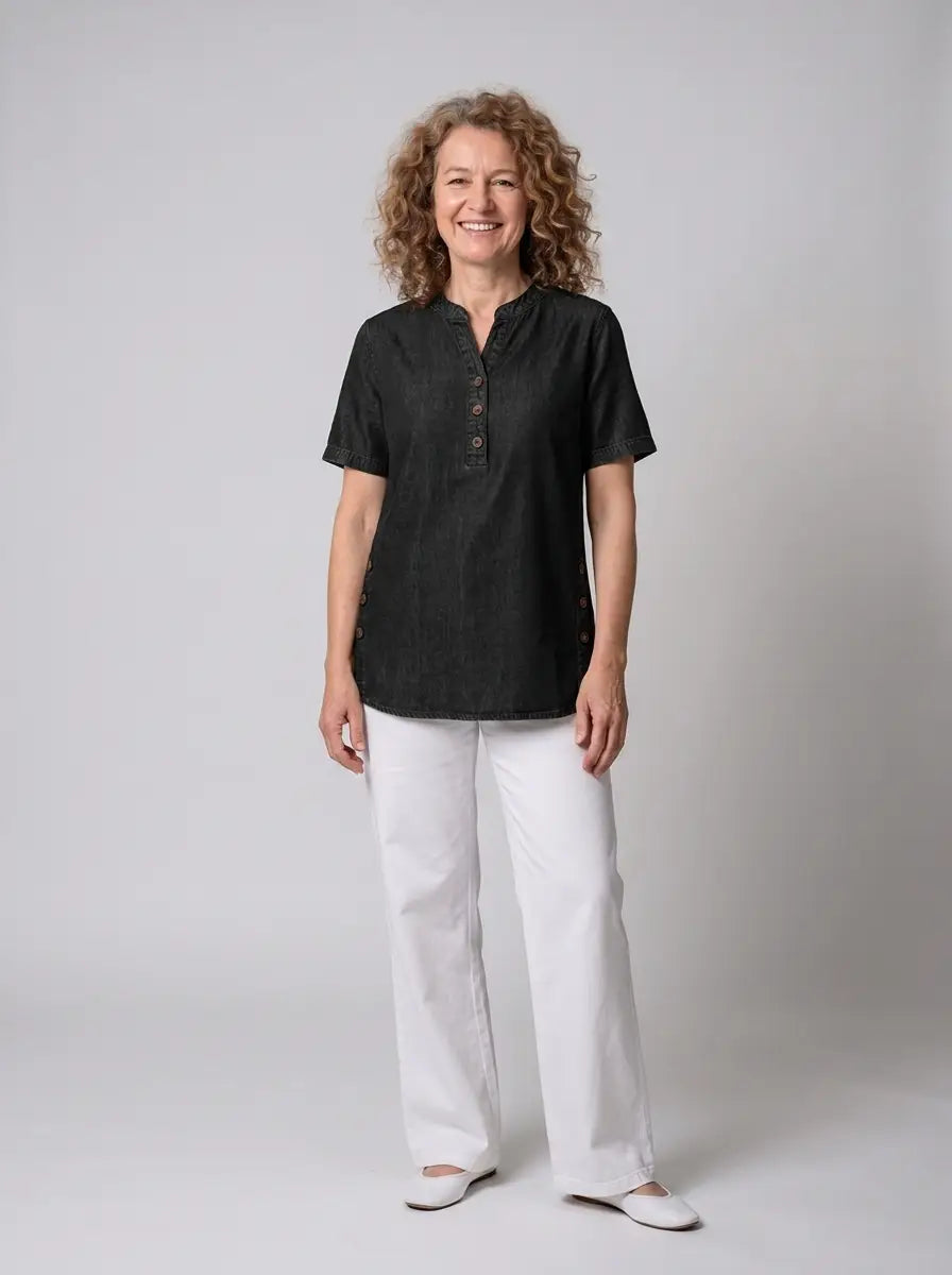 Tyra – Denim top with relaxed elegance