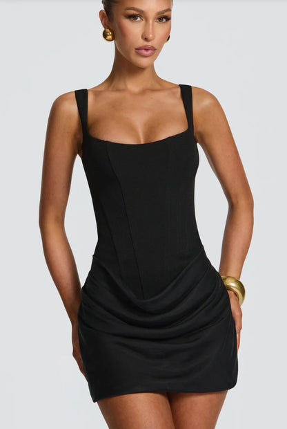 Tilda – kort klänning med plisserad midja