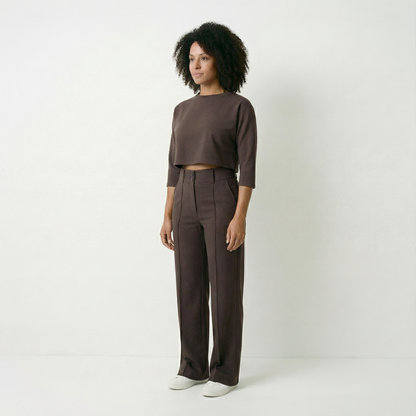 Saar – Elegant set med topp och raka byxor
