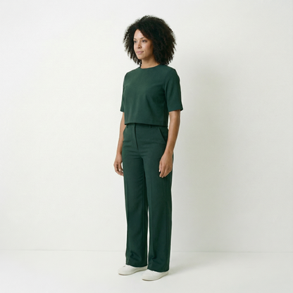 Saar – Elegant set med topp och raka byxor