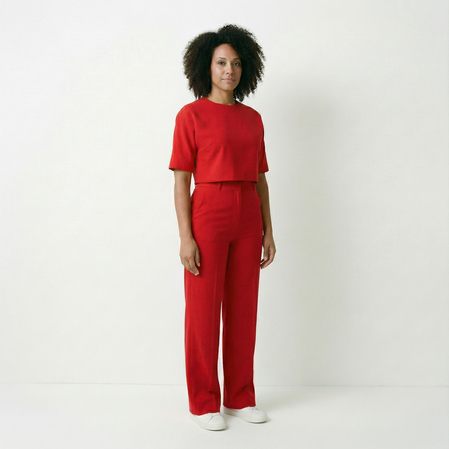 Saar – Elegant set med topp och raka byxor