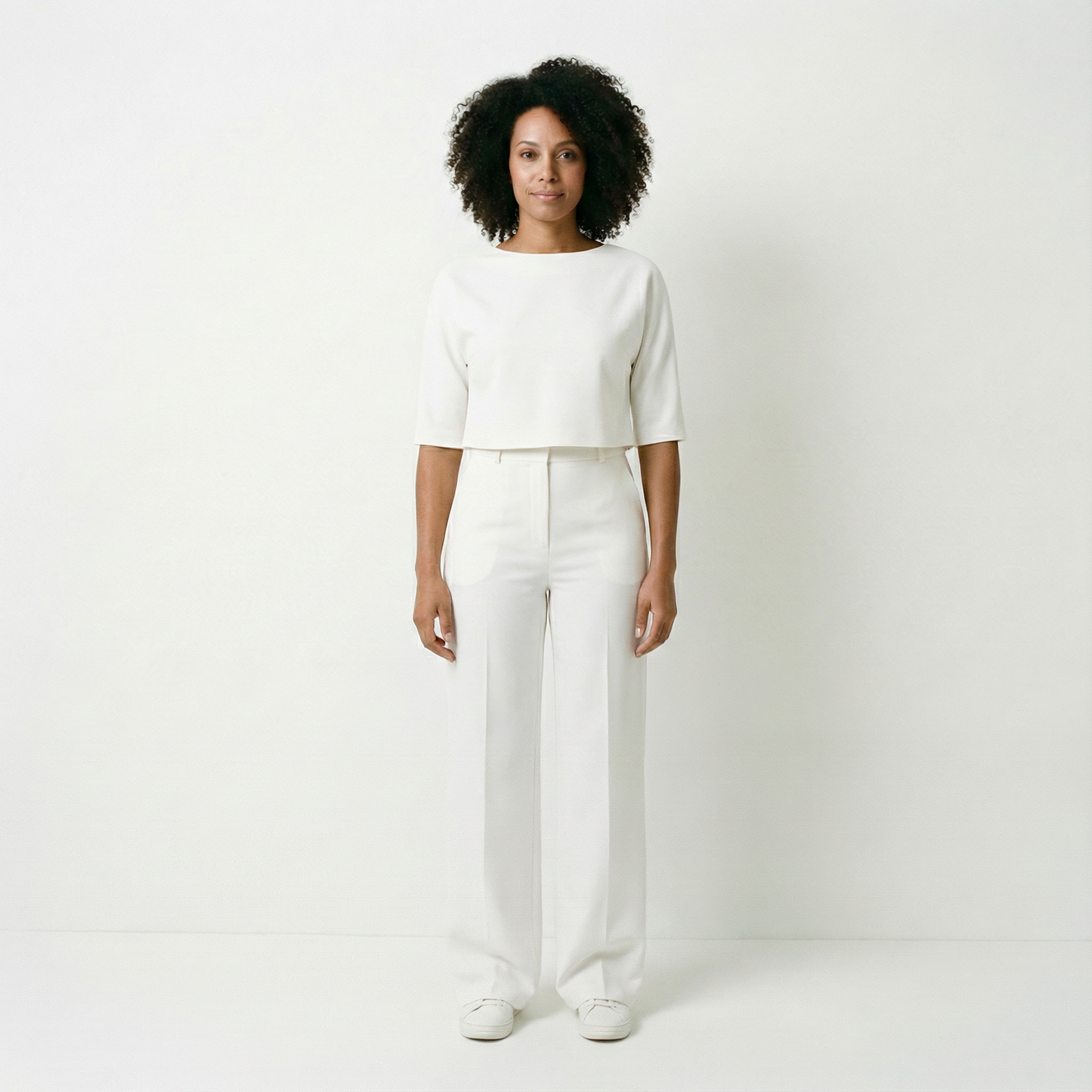 Saar – Elegant set med topp och raka byxor