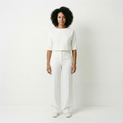 Saar – Elegant set med topp och raka byxor