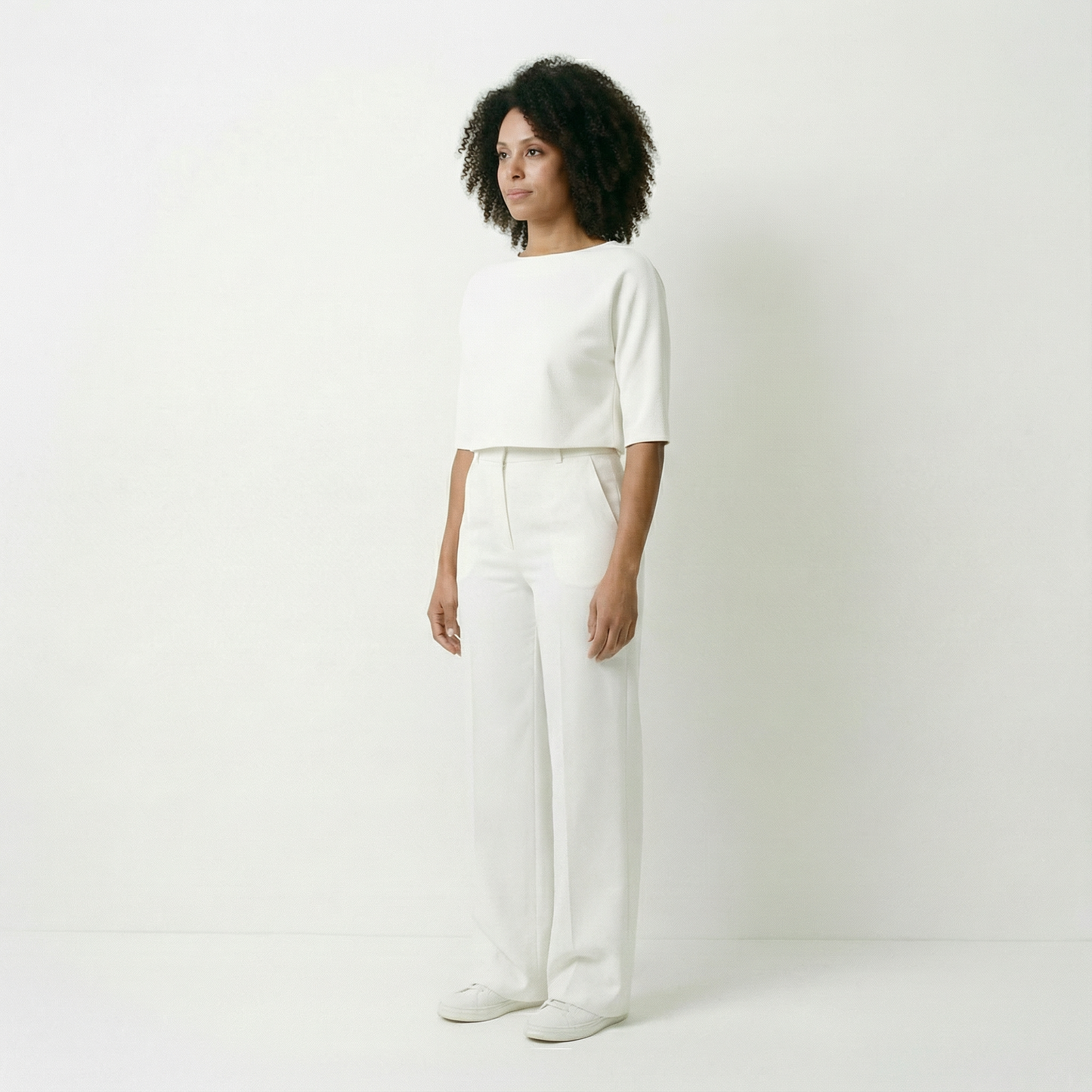 Saar – Elegant set med topp och raka byxor