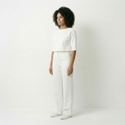 Saar – Elegant set med topp och raka byxor