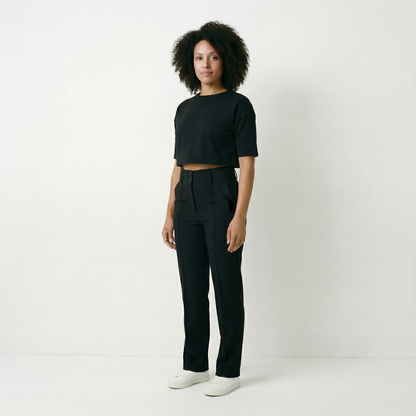 Saar – Elegant set med topp och raka byxor