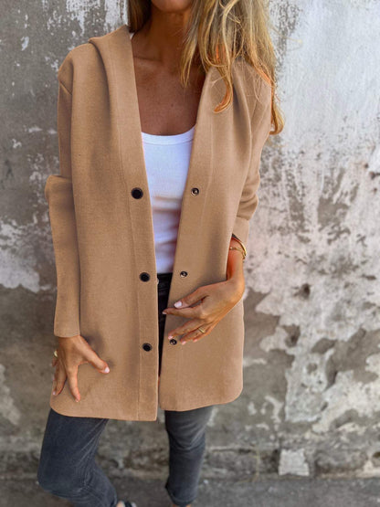 Freja – Minimalist coat with a soft texture