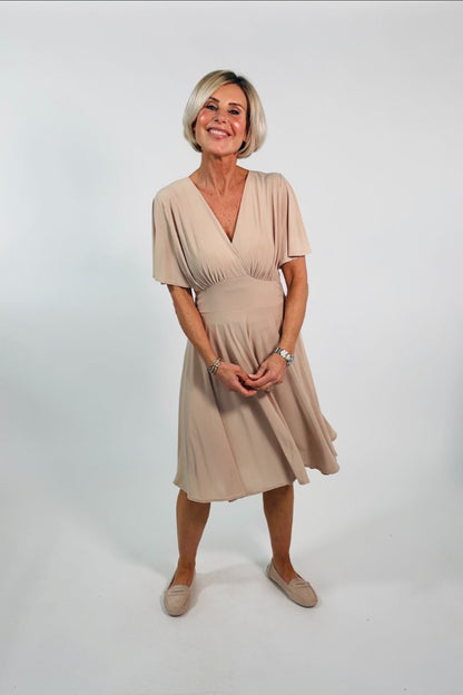 Signe – Elegant klänning med feminin och tidlös känsla
