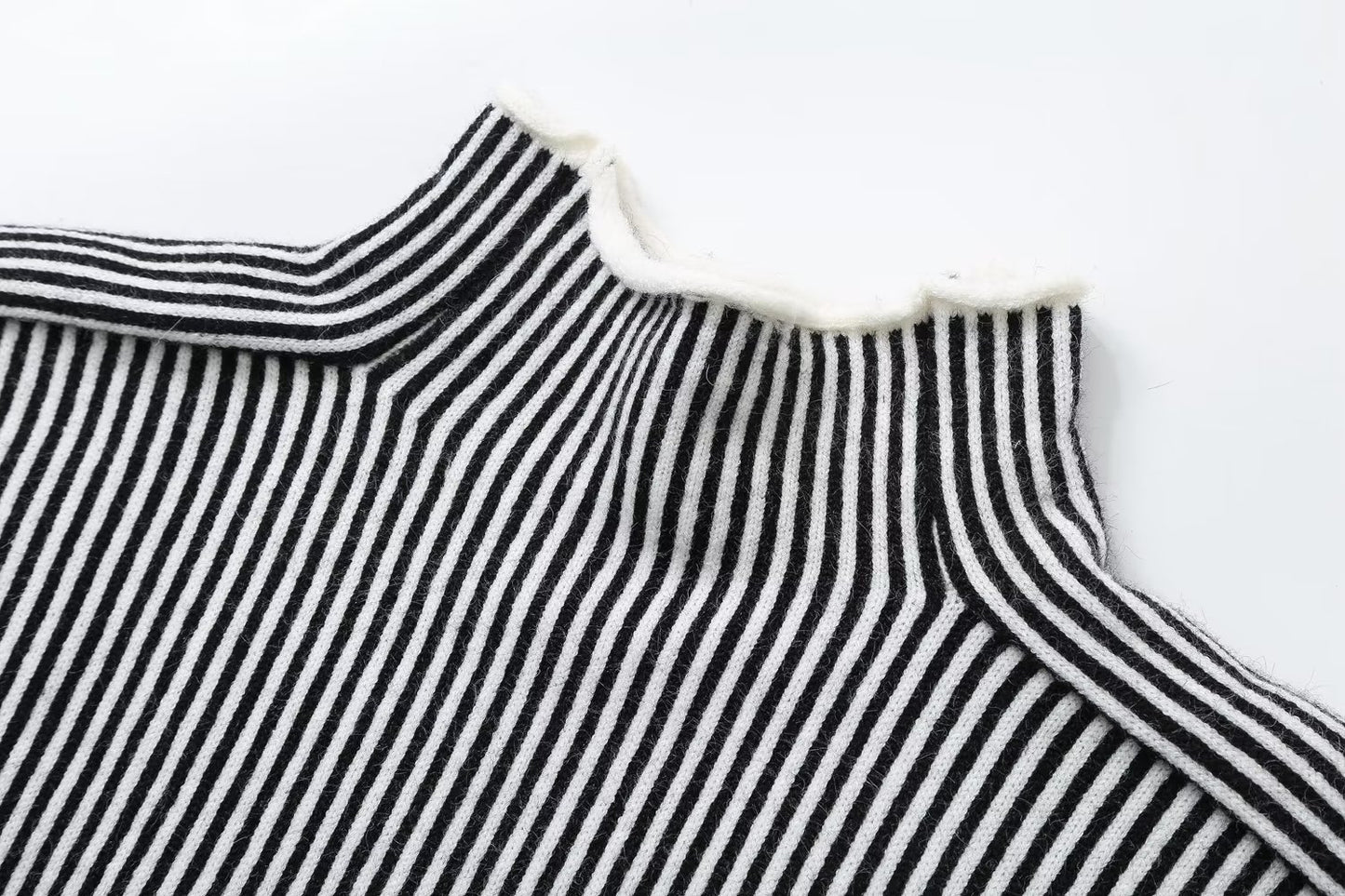 Large Profile Turtleneck Drape Sweater Sweater