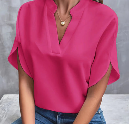 Embla – Blouse with an open neckline