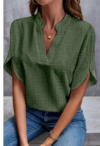 Embla – Blouse with an open neckline