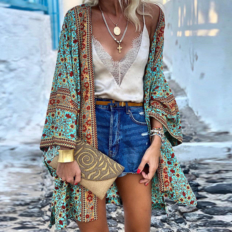 Solara – Lätt kimono med färgstarkt mönster i bohemisk stil