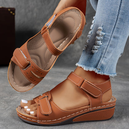 Yarella – Comfortable sandals with an adjustable fit