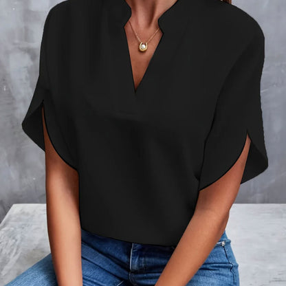 Embla – Blouse with an open neckline