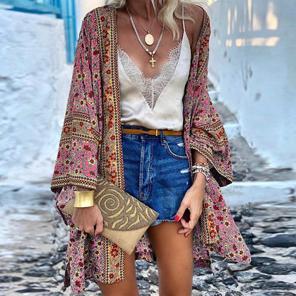 Solara – Lätt kimono med färgstarkt mönster i bohemisk stil