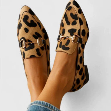 Xenia – Loafers med leopardtryck och gyllene detalj