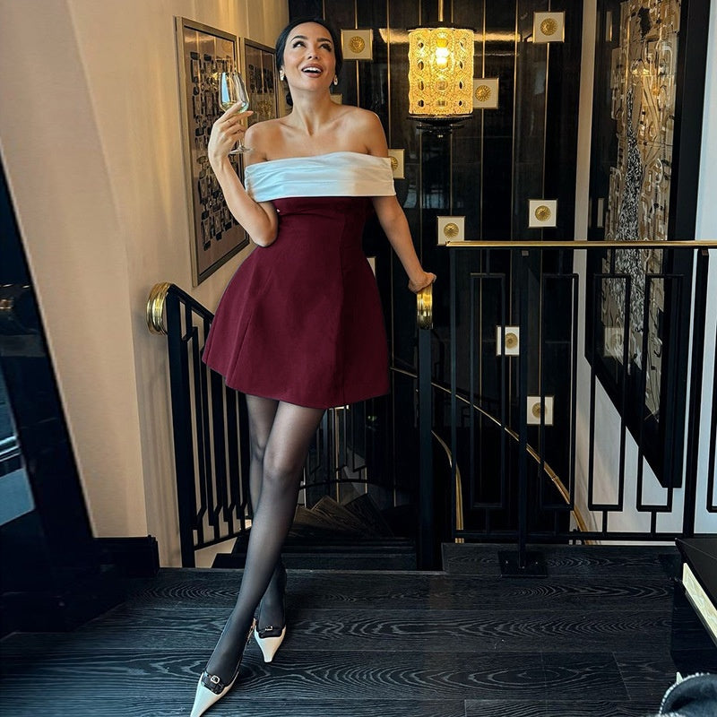 Aila – kort klänning med off-shoulder hals