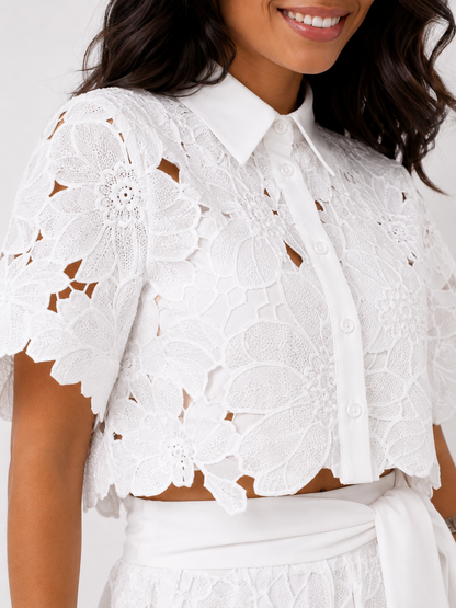 Ylina – Elegant spetsset med feminin silhuett