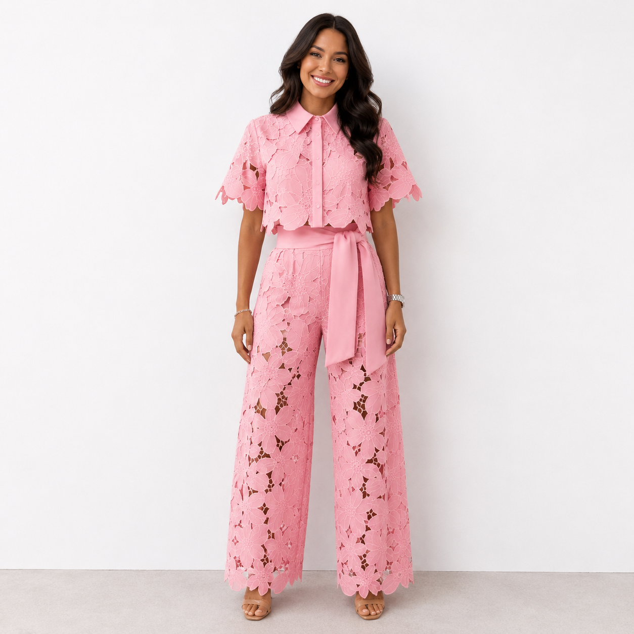 Ylina – Elegant spetsset med feminin silhuett
