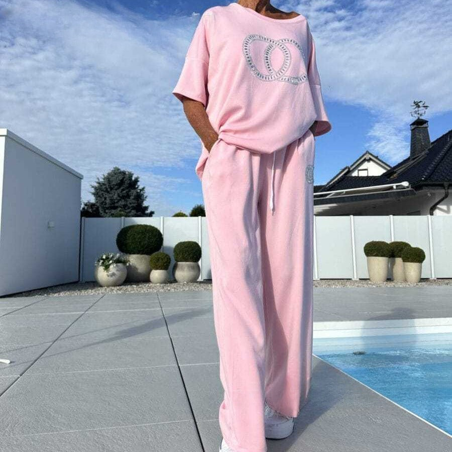 Elin – Avslappnat set i mjuk och modern stil