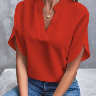 Embla – Blouse with an open neckline