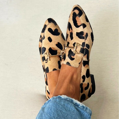 Xenia – Loafers med leopardtryck och gyllene detalj