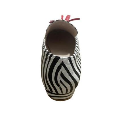 Ziva – Statement loafers med zebraprint och röda fransar