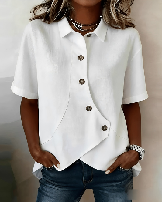 Ylvi – Blus med asymmetrisk design och elegant känsla