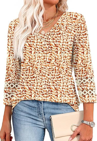 Lunara – Top with V-neck and subtle sleeve details