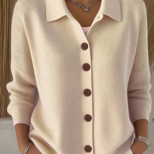 Svalaia – Mjukt stickad väst med knapplåsning