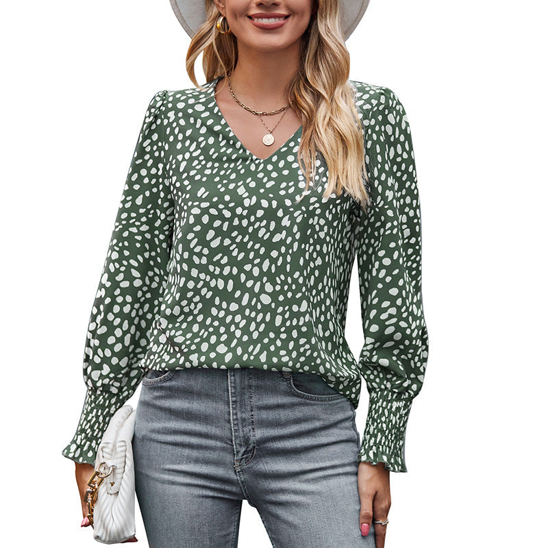 Havrel – Blus med fint mönster och V-hals