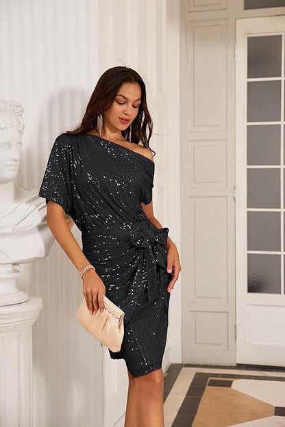 Dagny – klänning med asymmetrisk hals och knyt