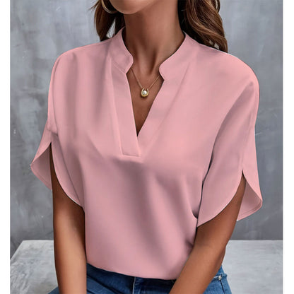 Embla – Blouse with an open neckline