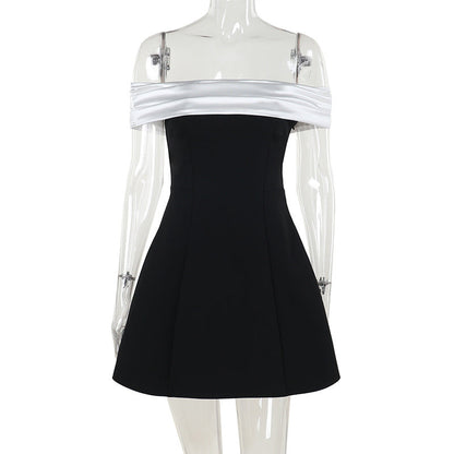 Aila – kort klänning med off-shoulder hals