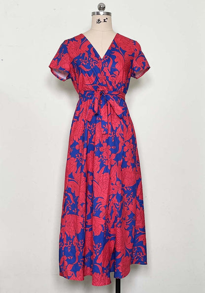 Nerina – midi klänning med omlott och prickar