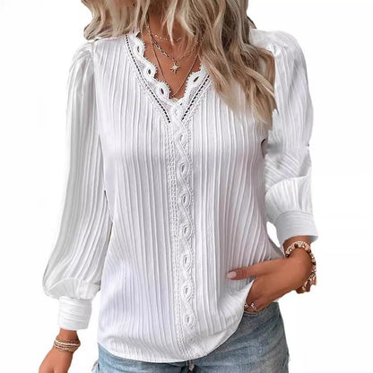 Svea – Blouse with delicate pleats and lace details