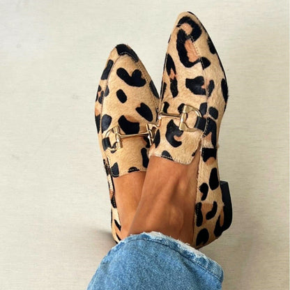 Xenia – Loafers med leopardtryck och gyllene detalj