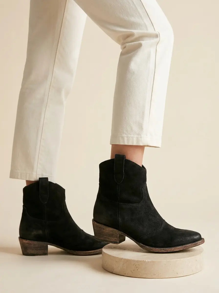 Mea – Boots i mjuk mocka med westernkänsla