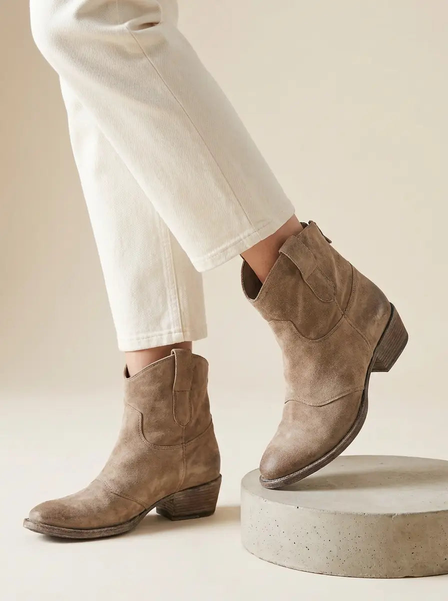 Mea – Boots i mjuk mocka med westernkänsla