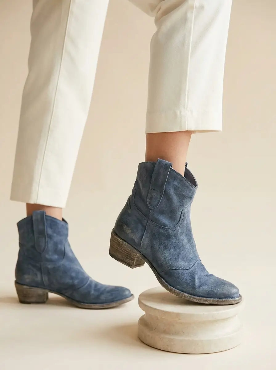 Mea – Soft suede boots with a Western feel