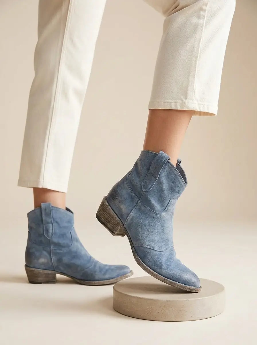Mea – Soft suede boots with a Western feel
