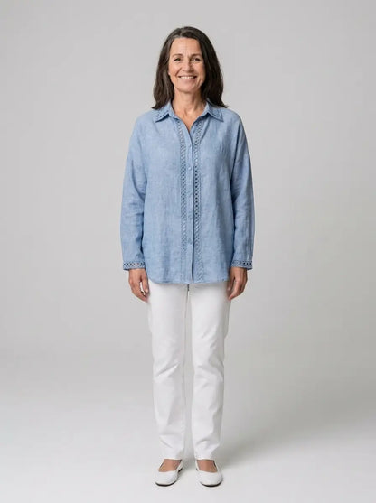 Avelisse – Airy shirt with elegant lace details