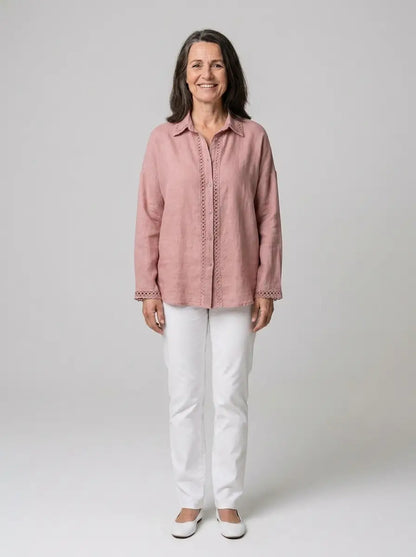 Avelisse – Airy shirt with elegant lace details