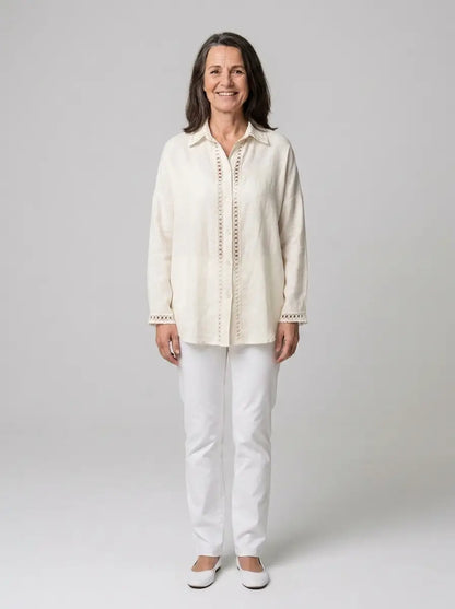 Avelisse – Airy shirt with elegant lace details