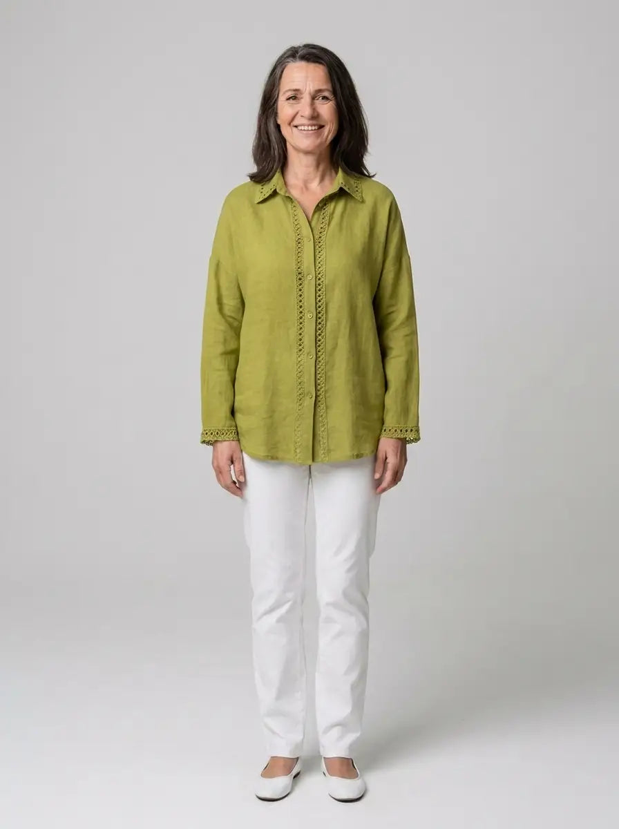 Avelisse – Airy shirt with elegant lace details