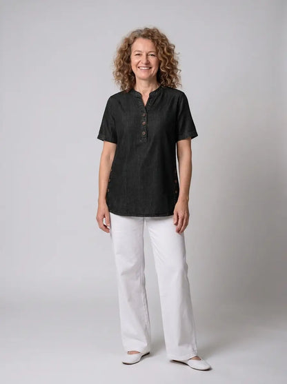 Tyra – Denim top with relaxed elegance
