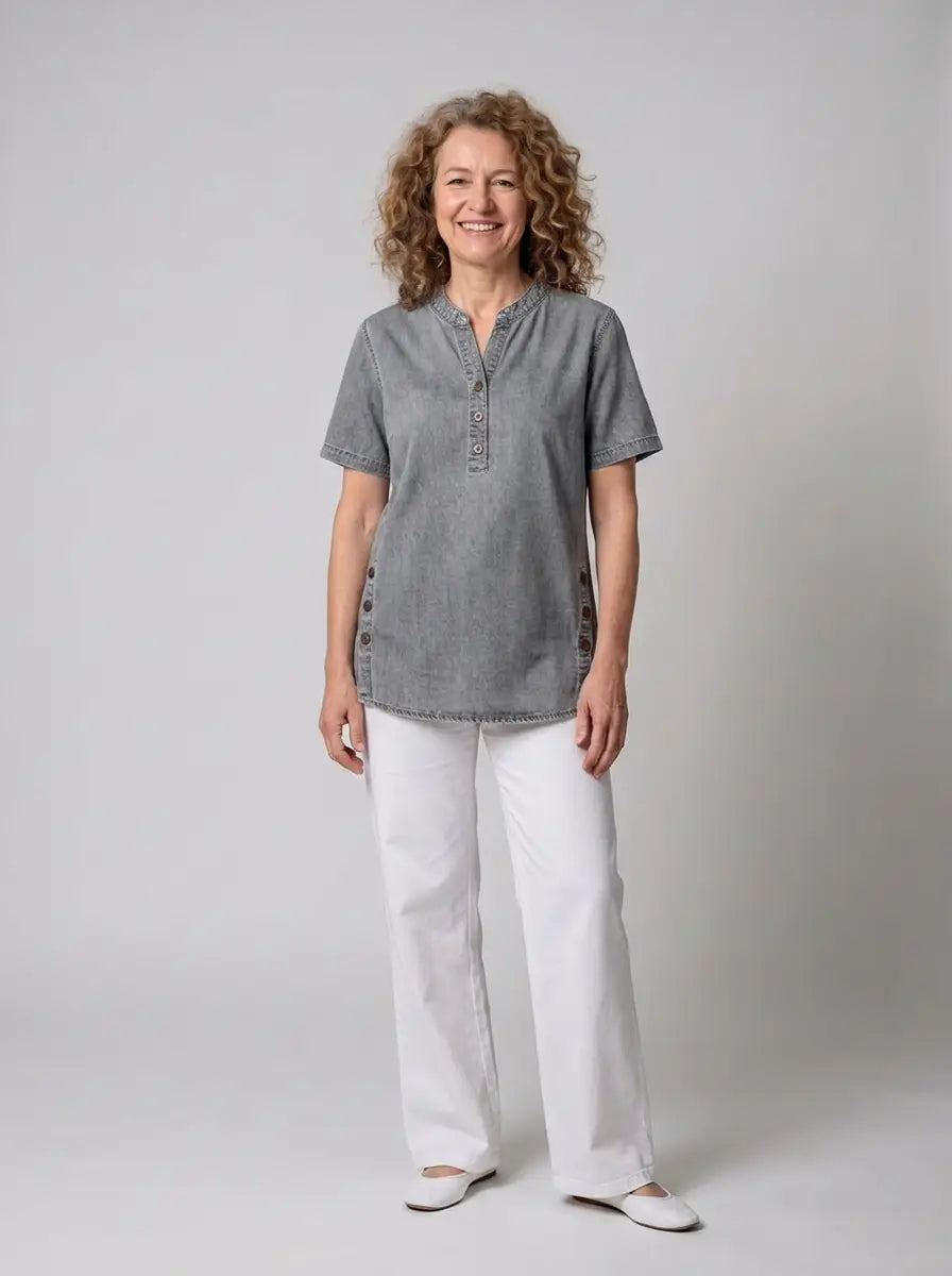 Tyra – Denim top with relaxed elegance