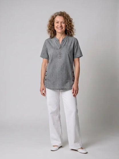 Tyra – Denim top with relaxed elegance
