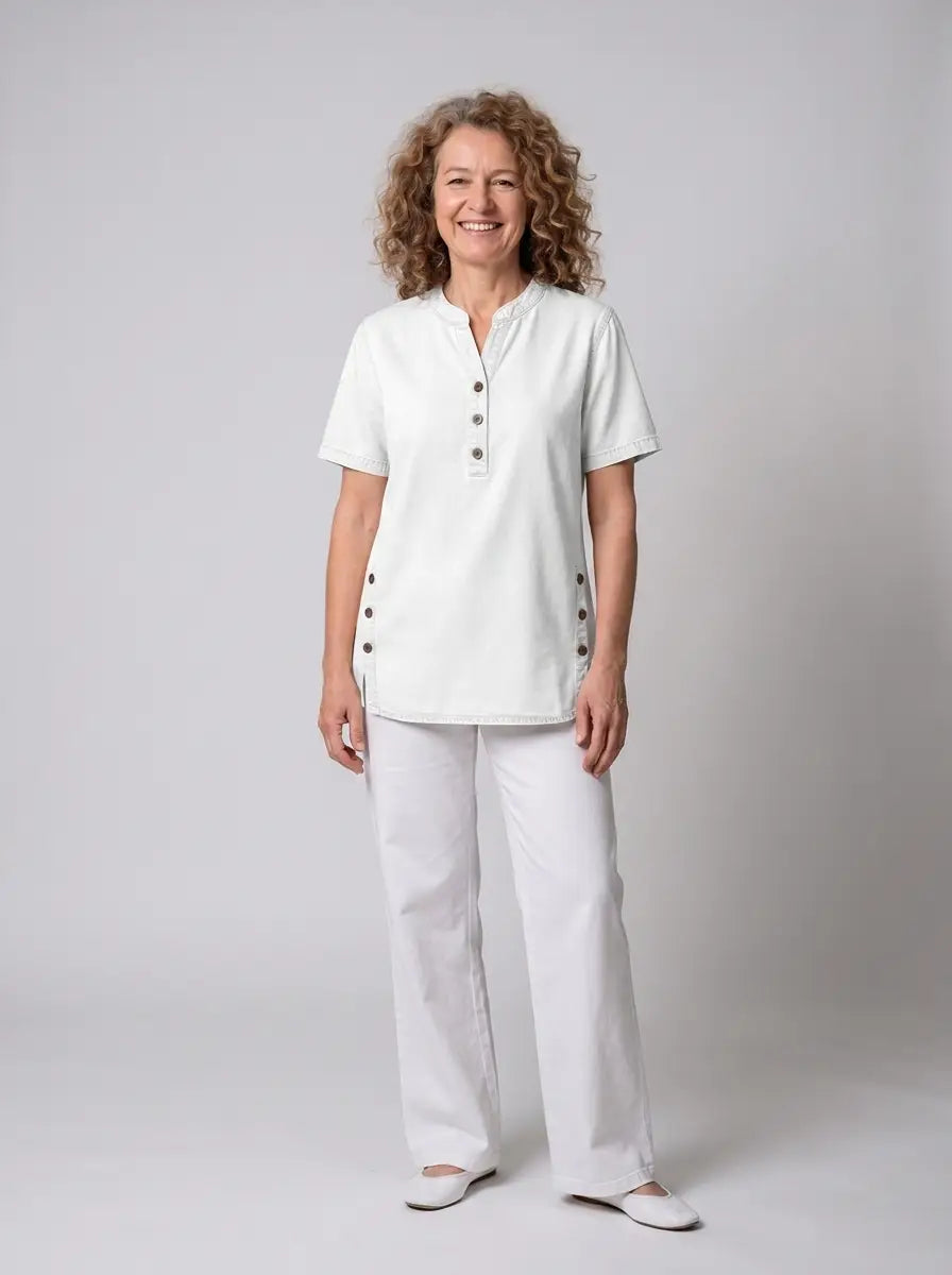 Tyra – Denim top with relaxed elegance